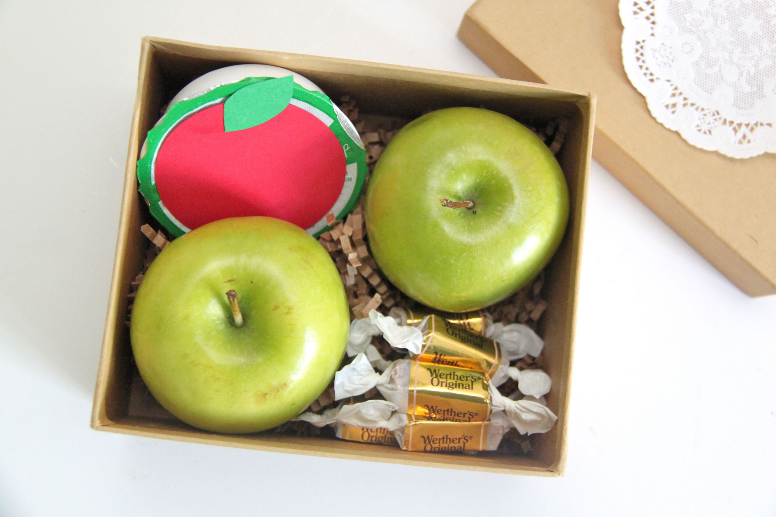 DIY Apple Boxes
 DIY Caramel Apple in a Box Gift Idea