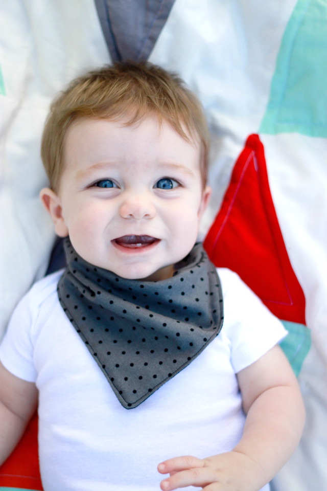 DIY Baby Bandana Bib
 Bandana Bib Tutorial see kate sew