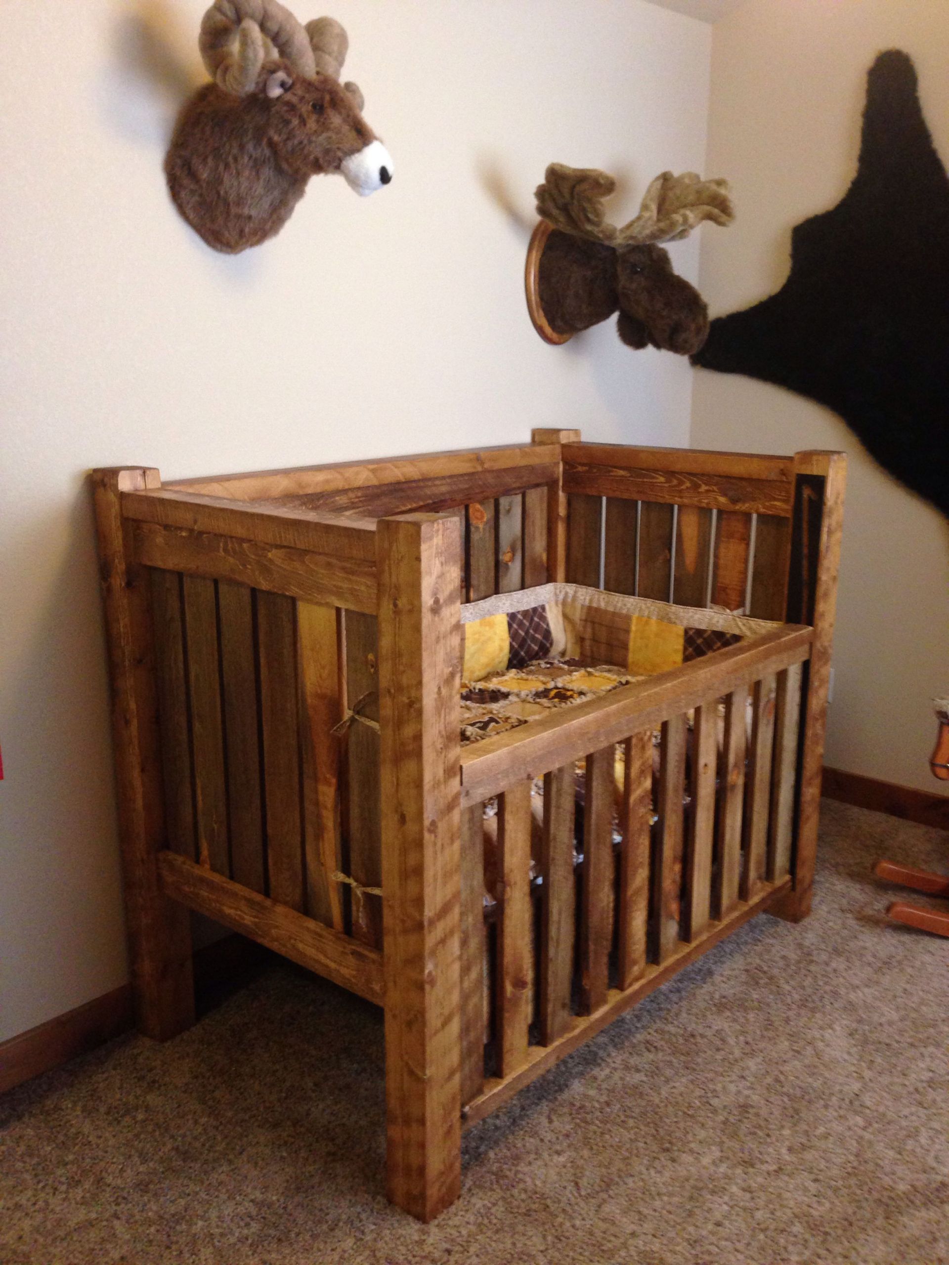 DIY Baby Crib Ideas
 Rustic baby crib and hunting lodge bedroom