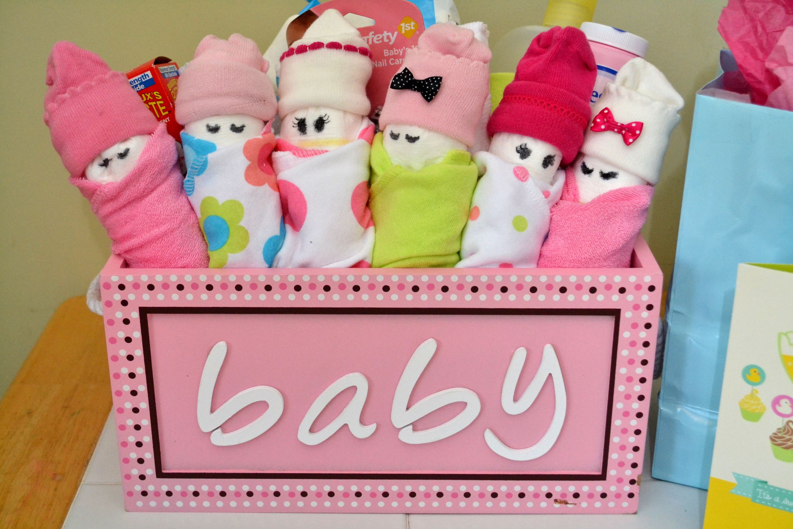 DIY Baby Gift Ideas
 Essential Baby Shower Gifts & DIY Diaper Babies