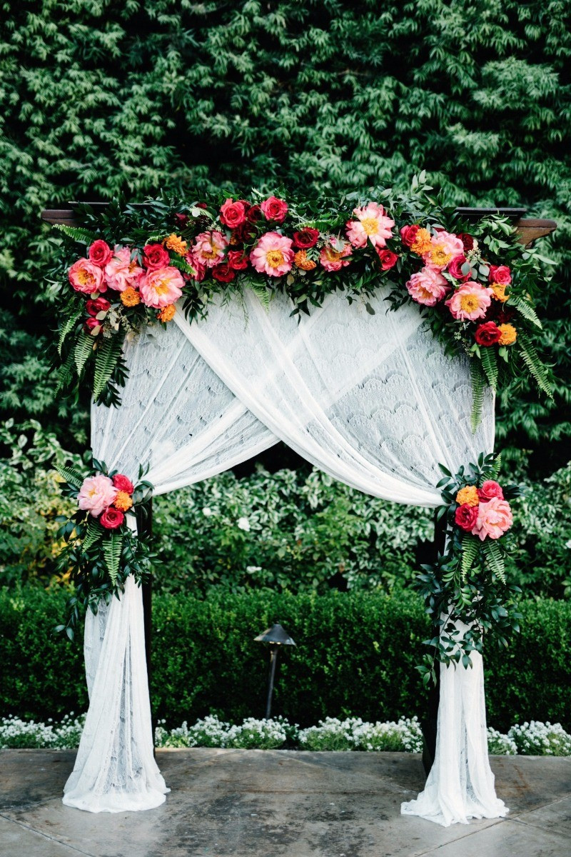DIY Backdrop For Wedding
 10 Simple and Stunning Wedding Backdrop Ideas on Love the Day