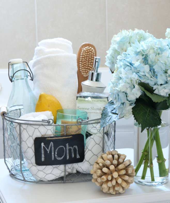 DIY Bath Gift Basket
 7 DIY Spa Gifts for Mom