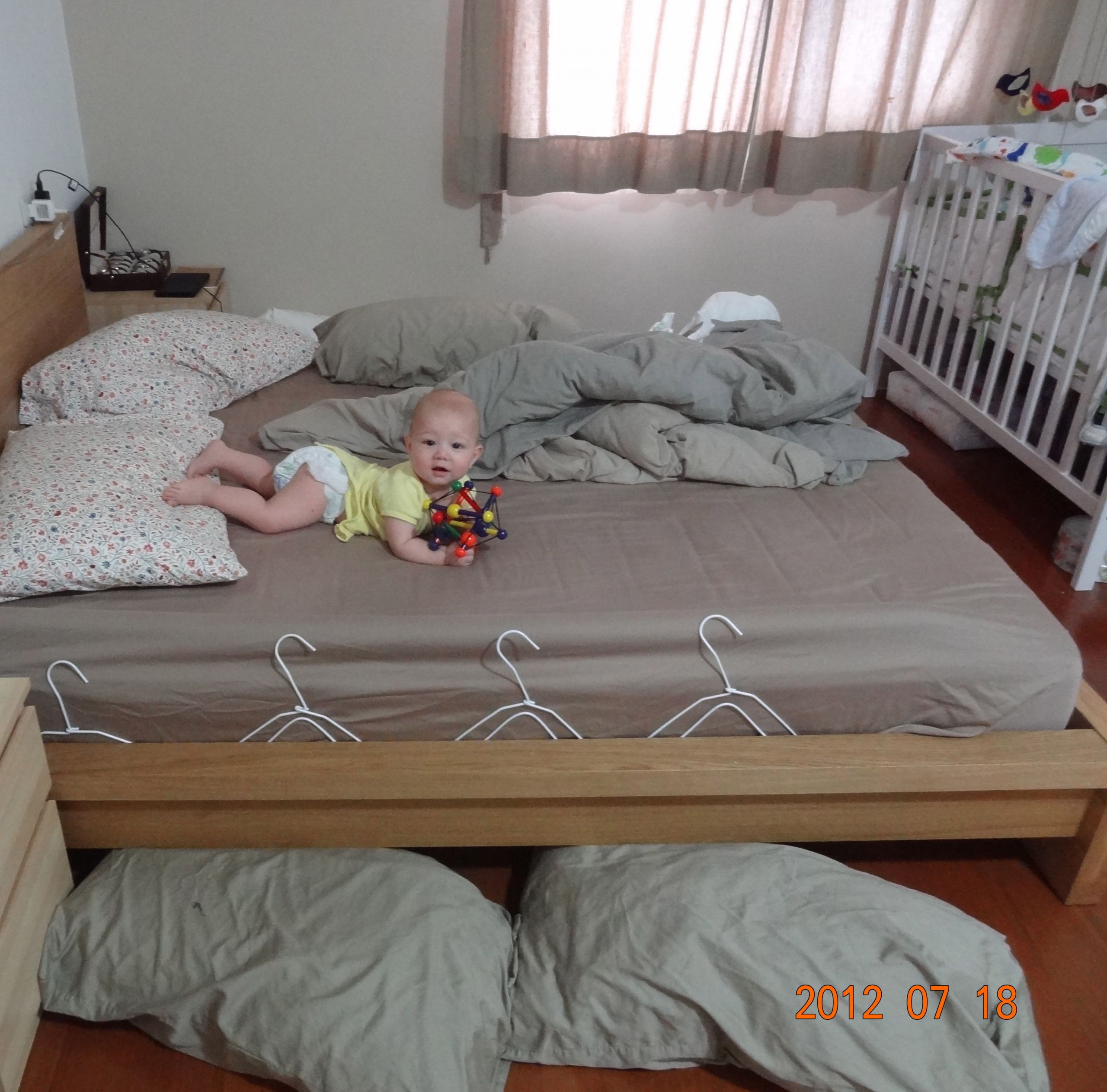 DIY Bed Rail For Toddler
 DIY baby Bedrail with swimming noodle