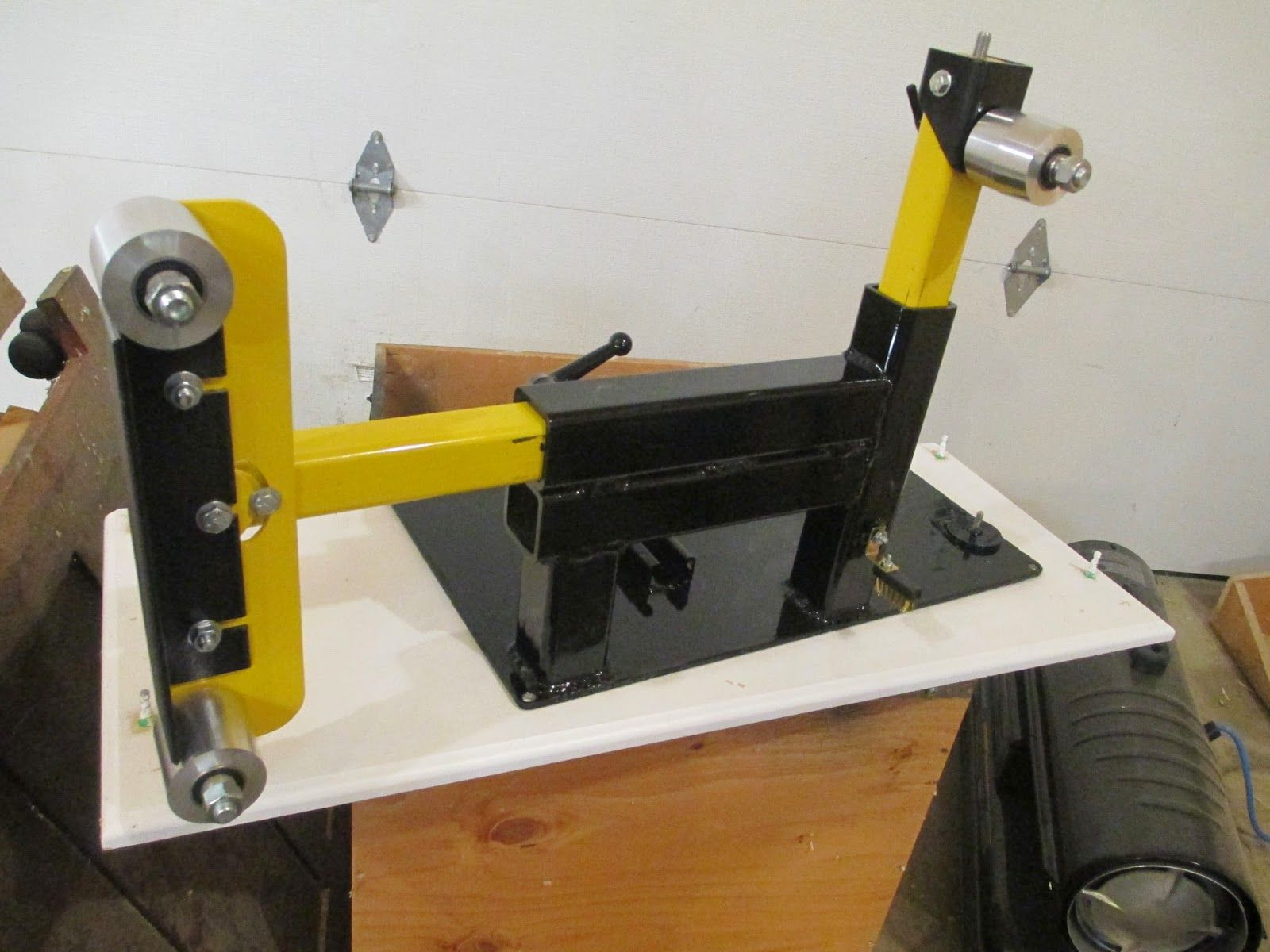DIY Belt Sander Plans
 DIY plan to make a four wheel 2 x 72" belt grinder The
