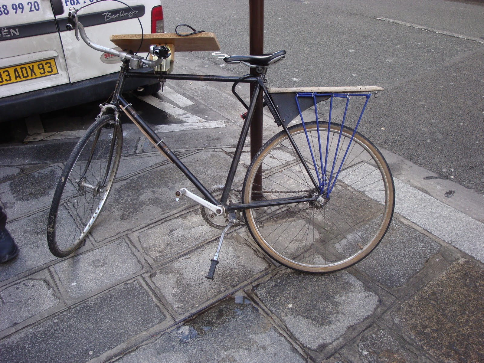 DIY Bicycle Rear Rack
 Chic Cyclists DIY French Porteur