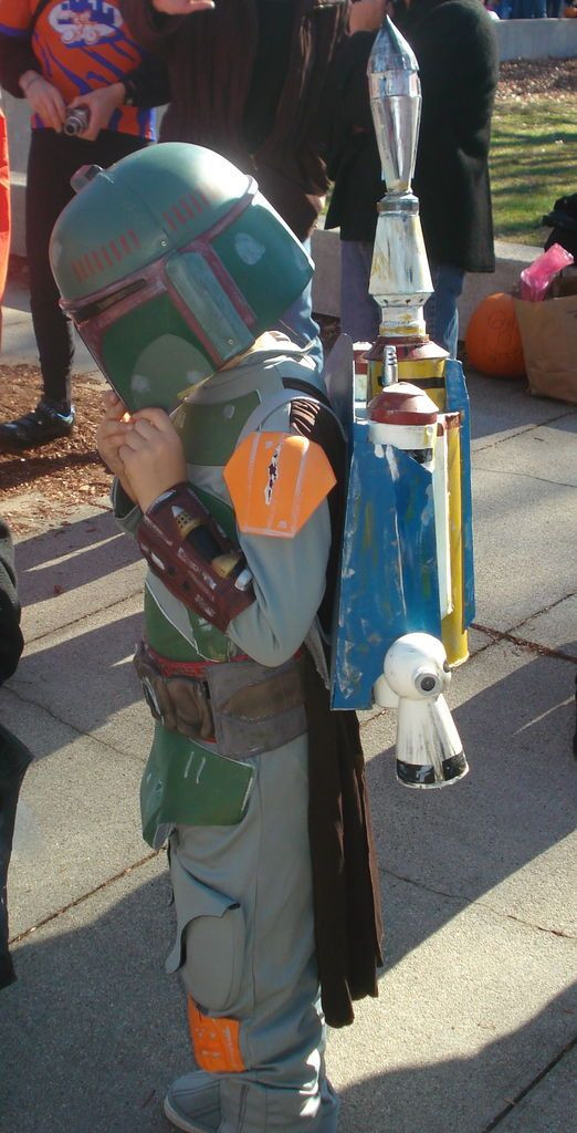 DIY Boba Fett Costume
 How to Scratchbuild a Boba Fett Costume Using Cardboard