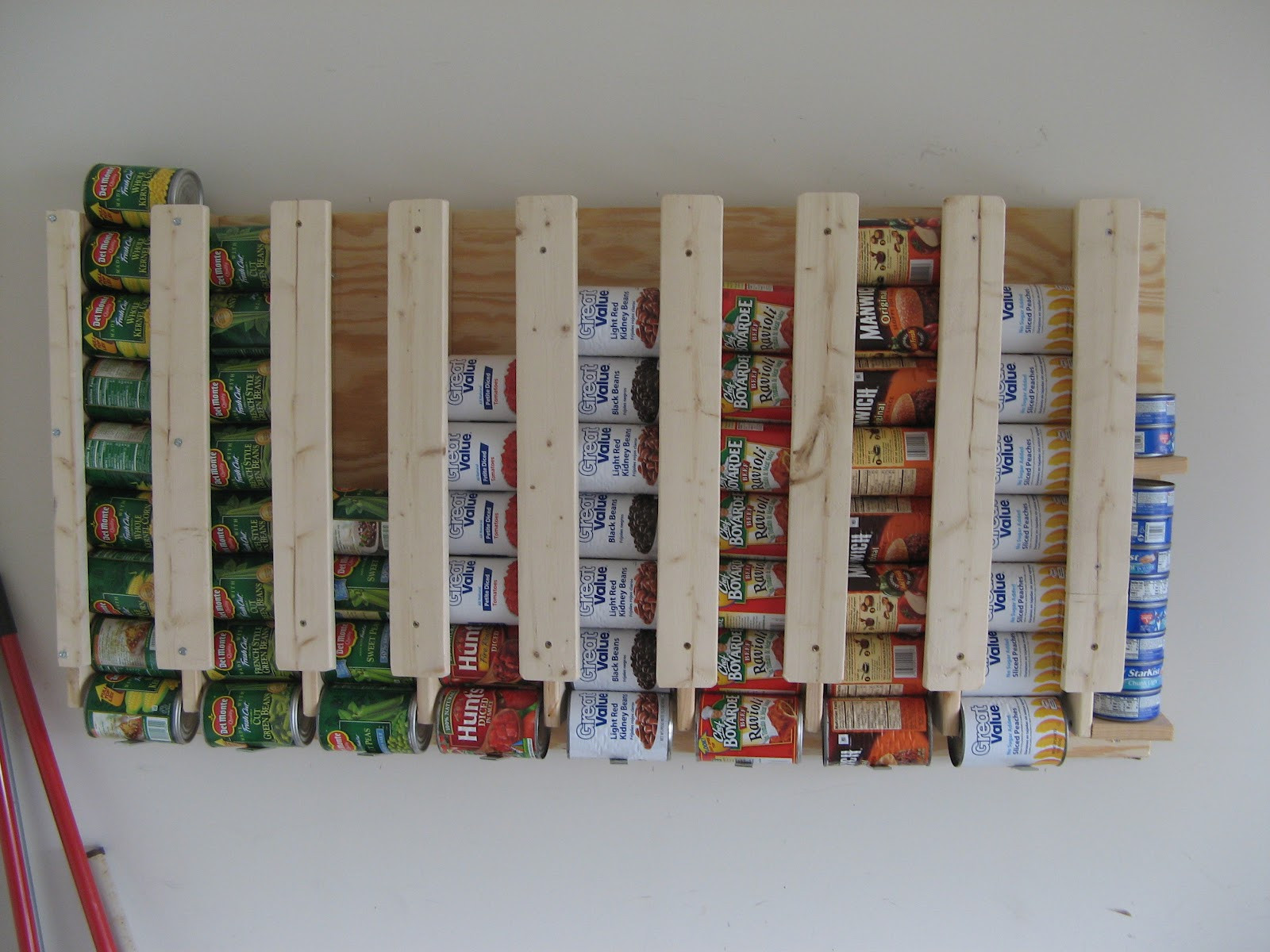 DIY Can Organizer
 16 DIY Canned Food Organizers