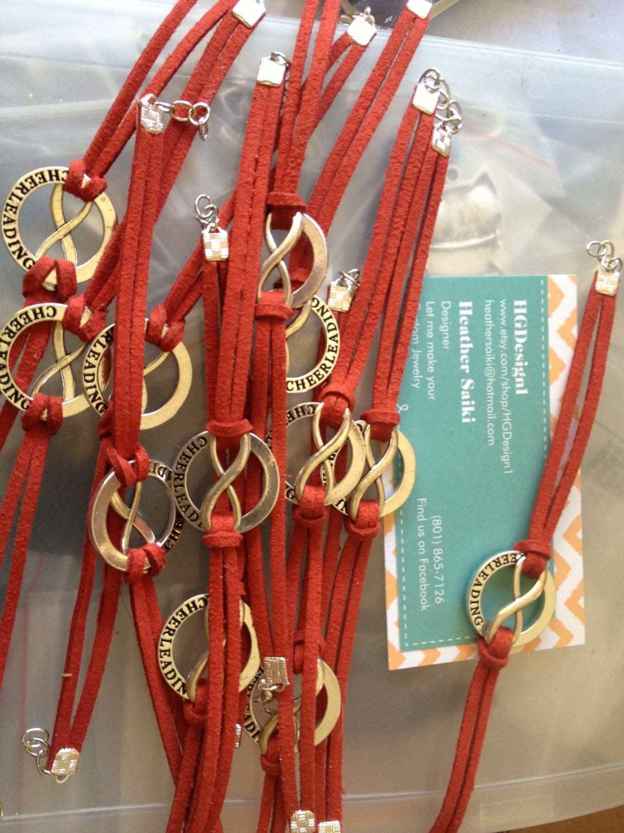 DIY Cheerleading Gifts
 Cheerleading Forever Bracelet om Colored Strap
