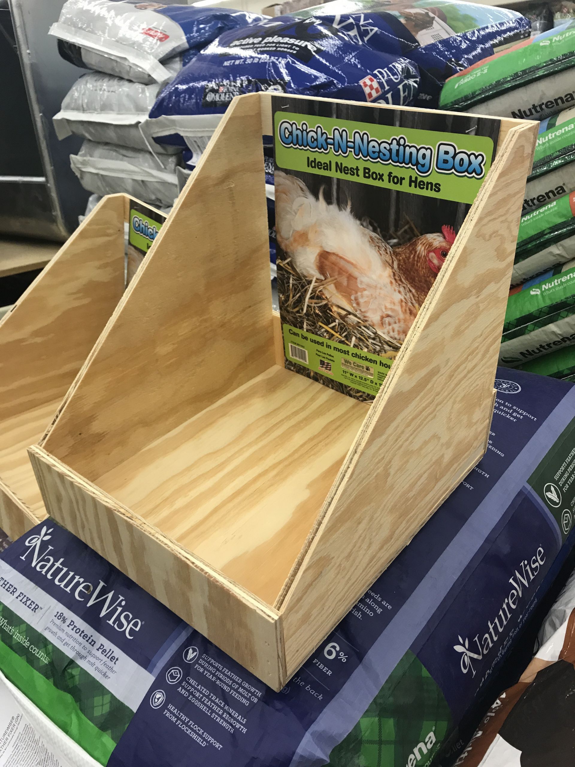 DIY Chicken Nest Box
 DIY Chicken Nesting Boxes for $15