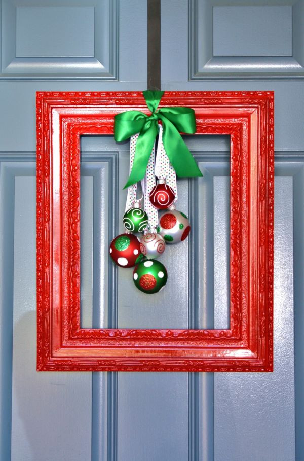 DIY Christmas Frames
 22 Beautiful and Easy DIY Christmas Wreath Ideas