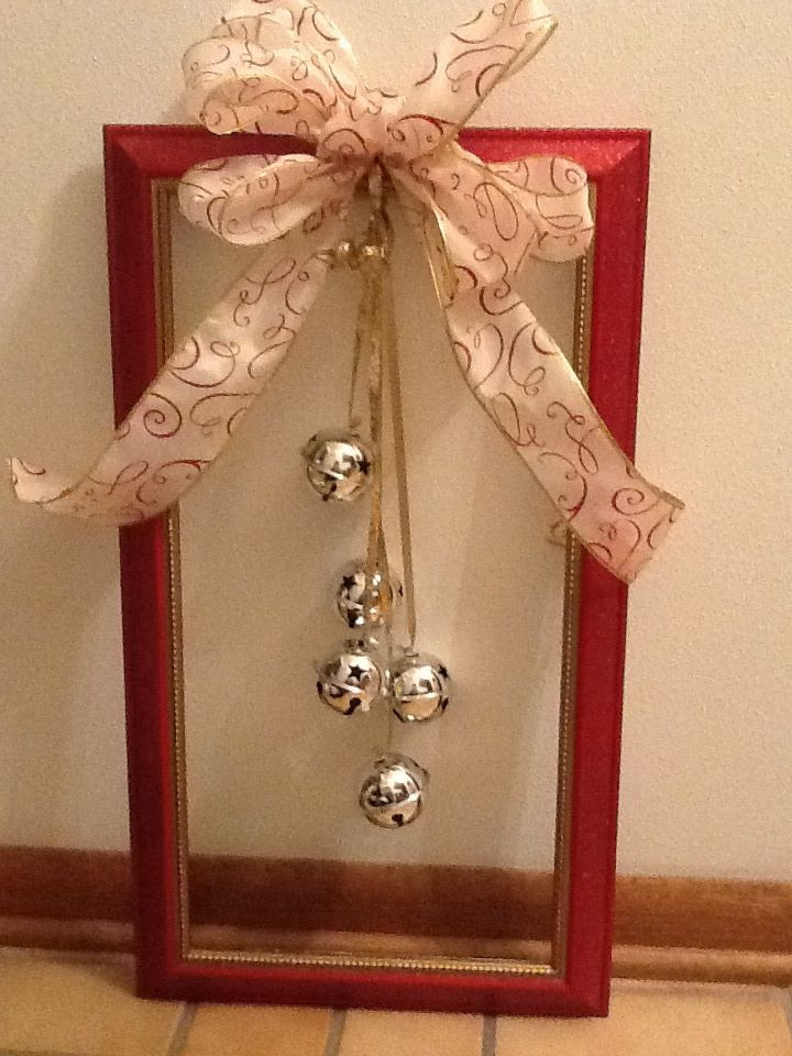 DIY Christmas Frames
 Christmas picture frame wreath Easy DIY