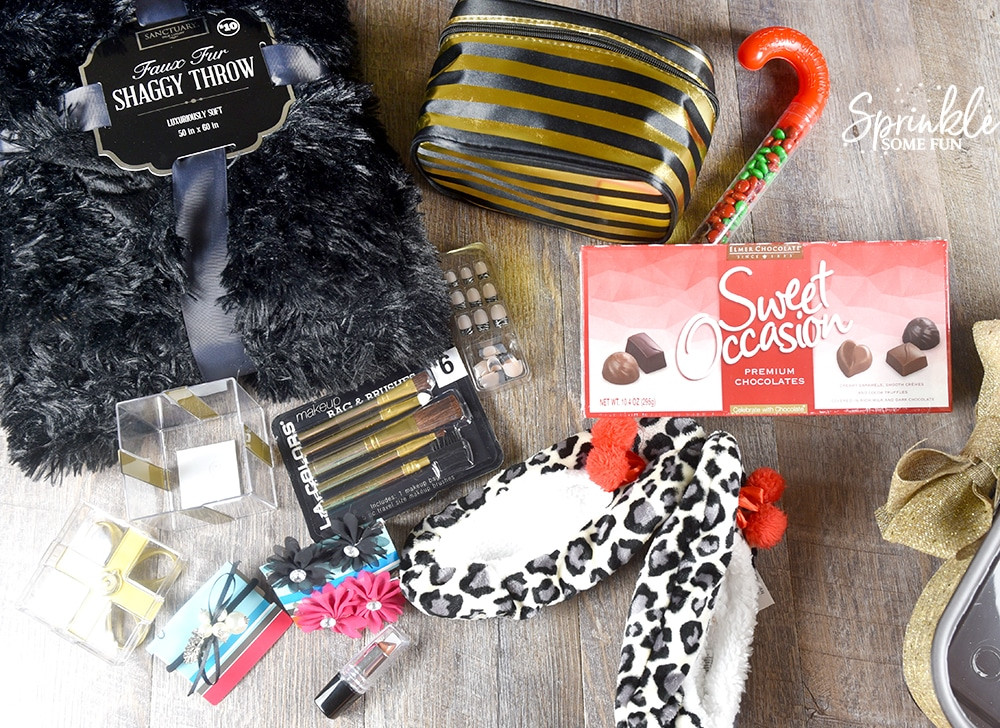 DIY Christmas Gifts For Girls
 DIY Holiday Gift Basket Idea for Teen Girls ⋆ Sprinkle