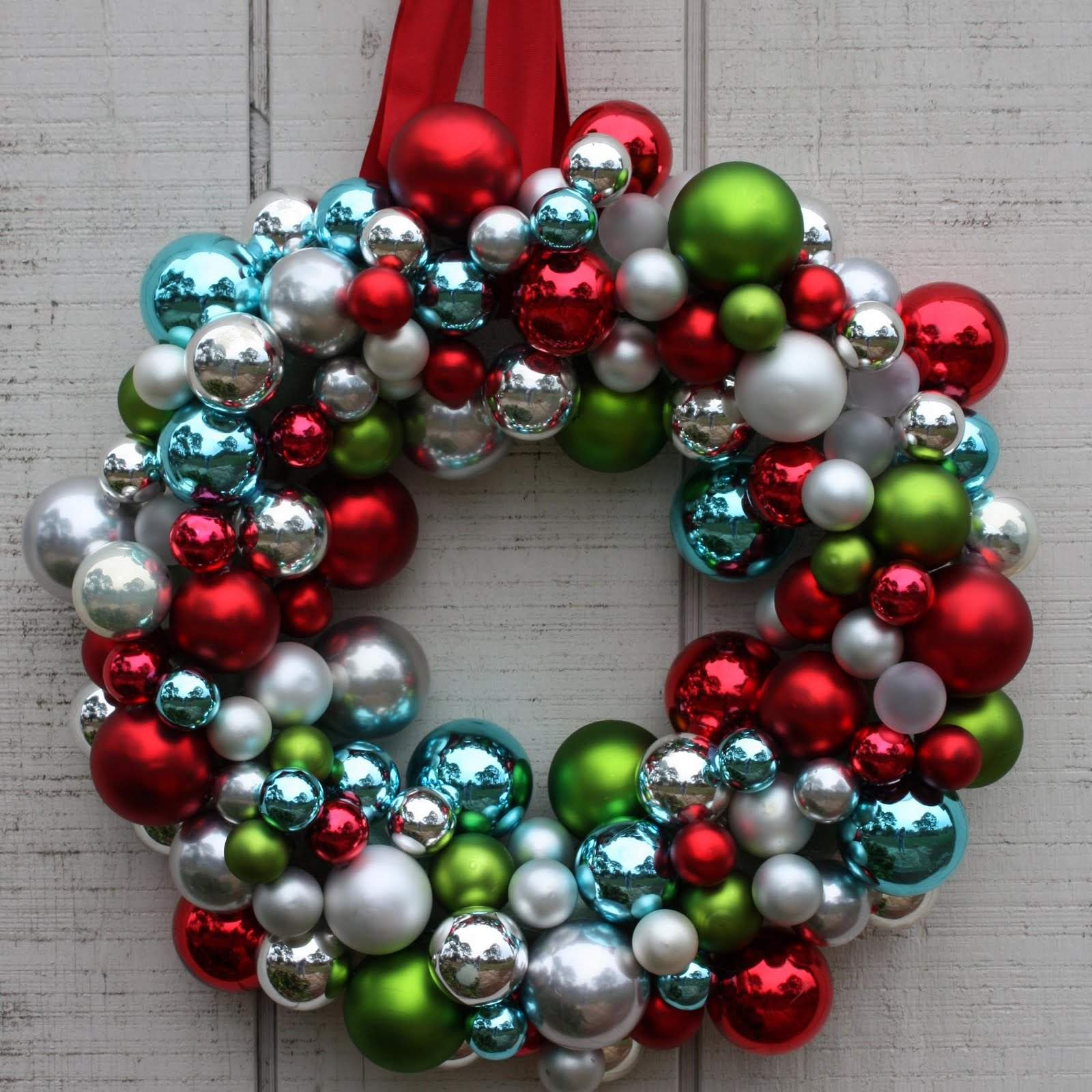 DIY Christmas Ornament Wreath
 How to Make a Christmas Wreath with Ornaments