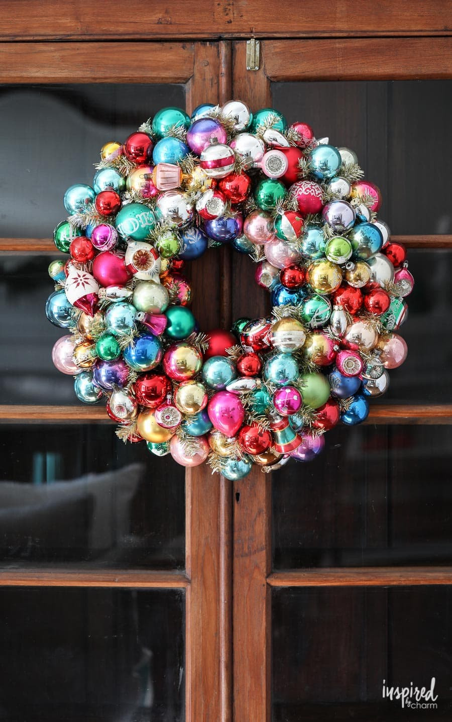 DIY Christmas Ornament Wreath
 How to Make a DIY Vintage Christmas Ornament Wreath