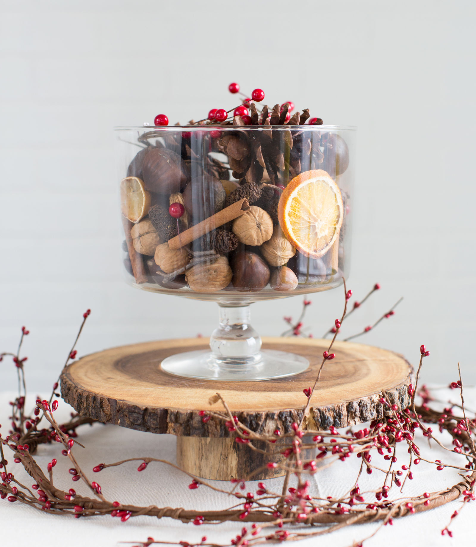 DIY Christmas Table Centerpieces
 Decorate The Tables With These 50 DIY Christmas Centerpieces