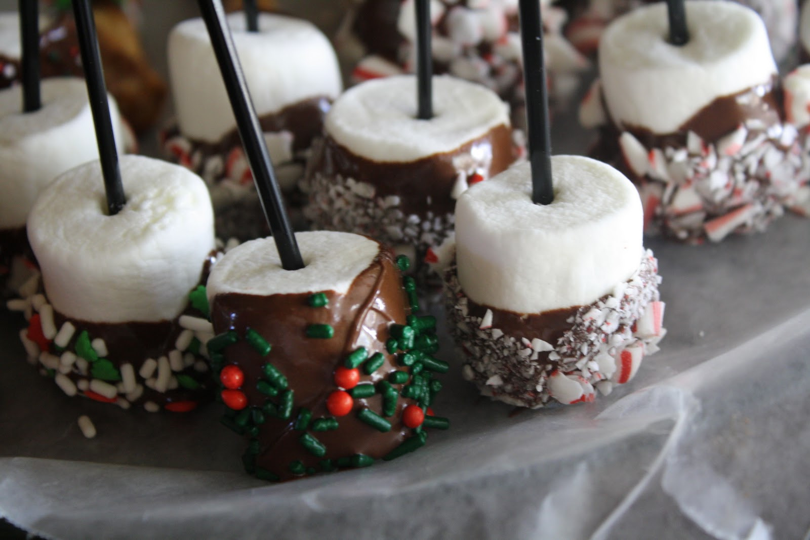 DIY Christmas Treats
 Anyone Can Decorate Easy DIY Holiday & Christmas Treats