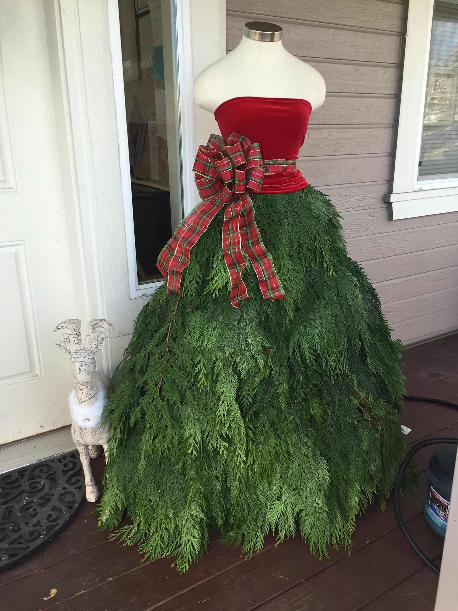 DIY Christmas Tree Dress Form
 Mannequin in Christmas Tree Dress