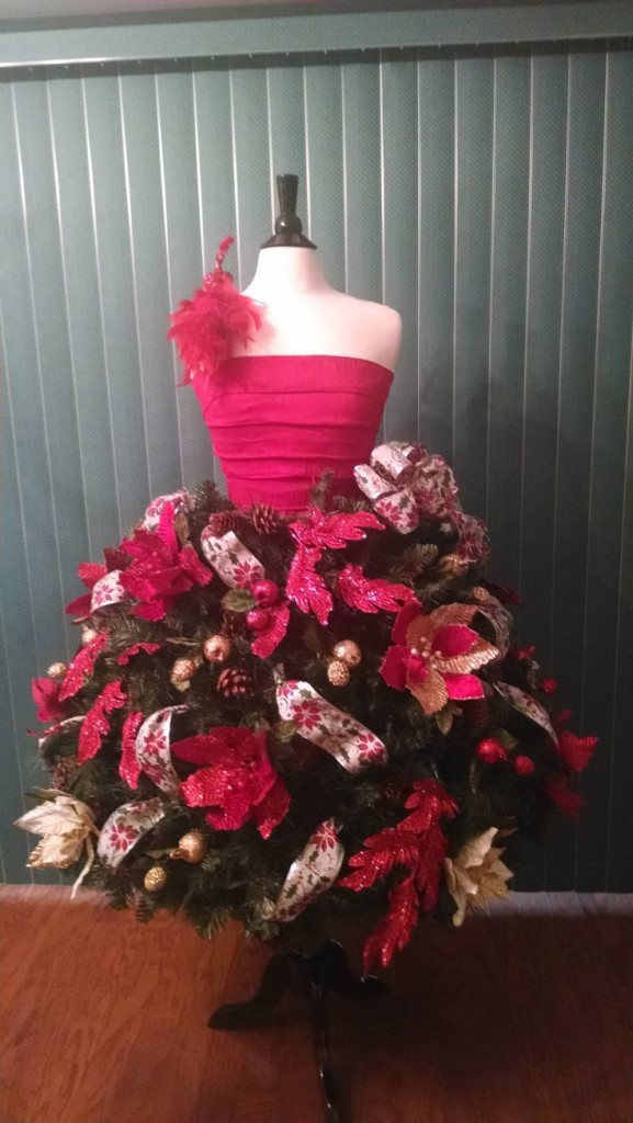 DIY Christmas Tree Dress Form
 Christmas Tree Dress Form Tutorials for Crafters of All