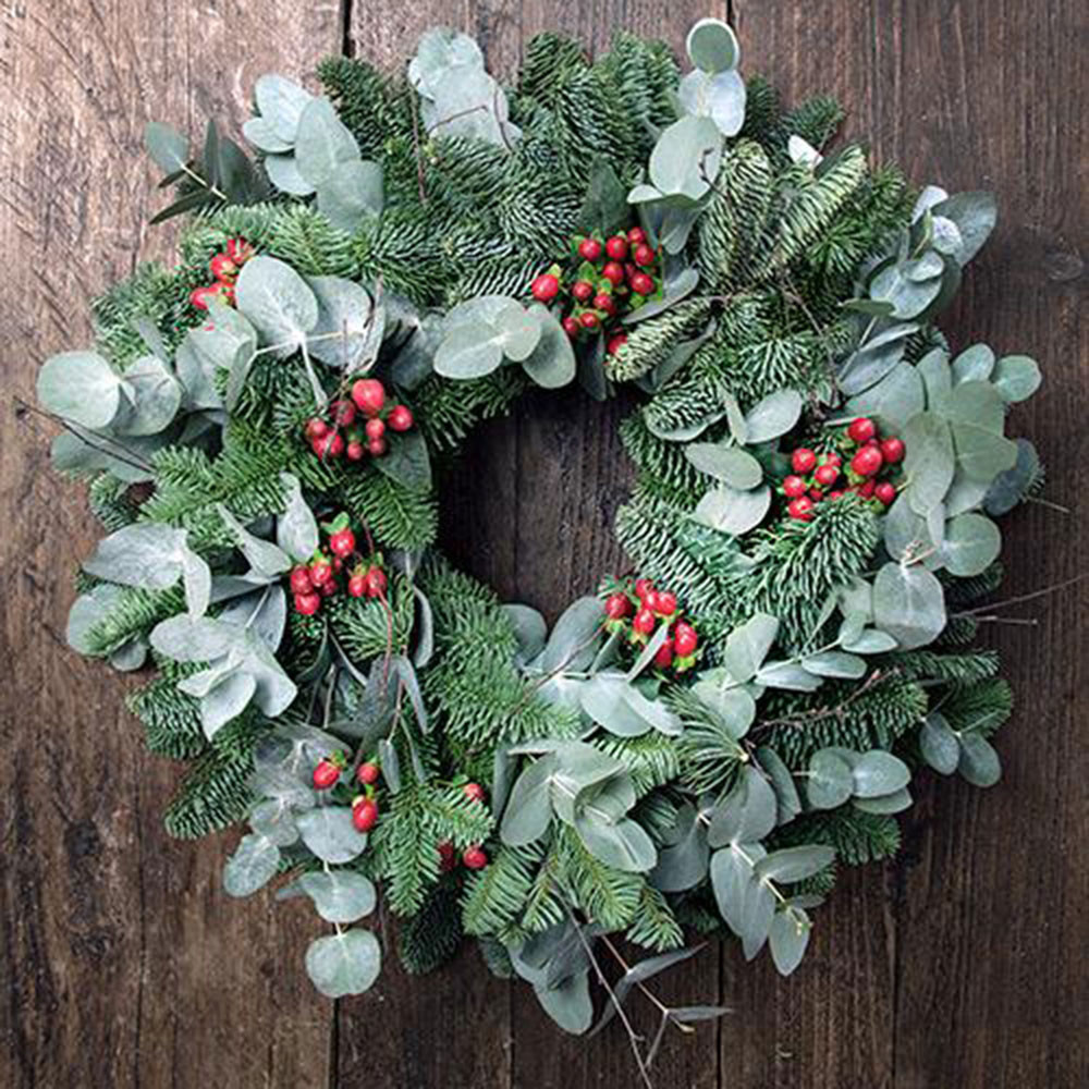 DIY Christmas Wreath
 Philippa Craddock DIY Christmas wreath is a craft sensation
