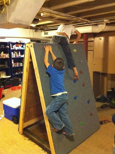 DIY Climbing Wall For Toddlers
 DIY Portable rock climbing wall Perfect for rainy days