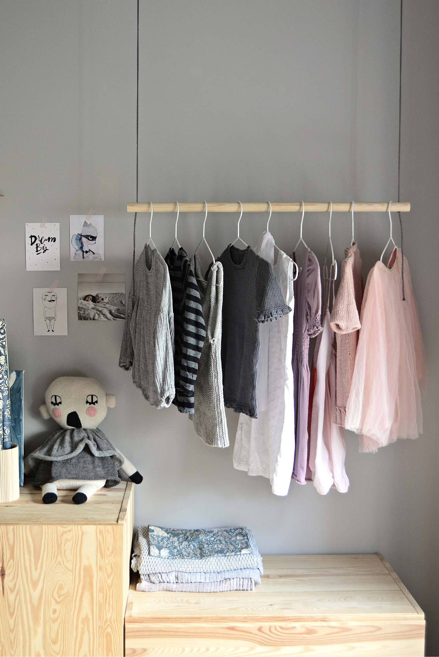 DIY Clothes Rack
 Hang on With this DIY hanging clothes rack DIY home