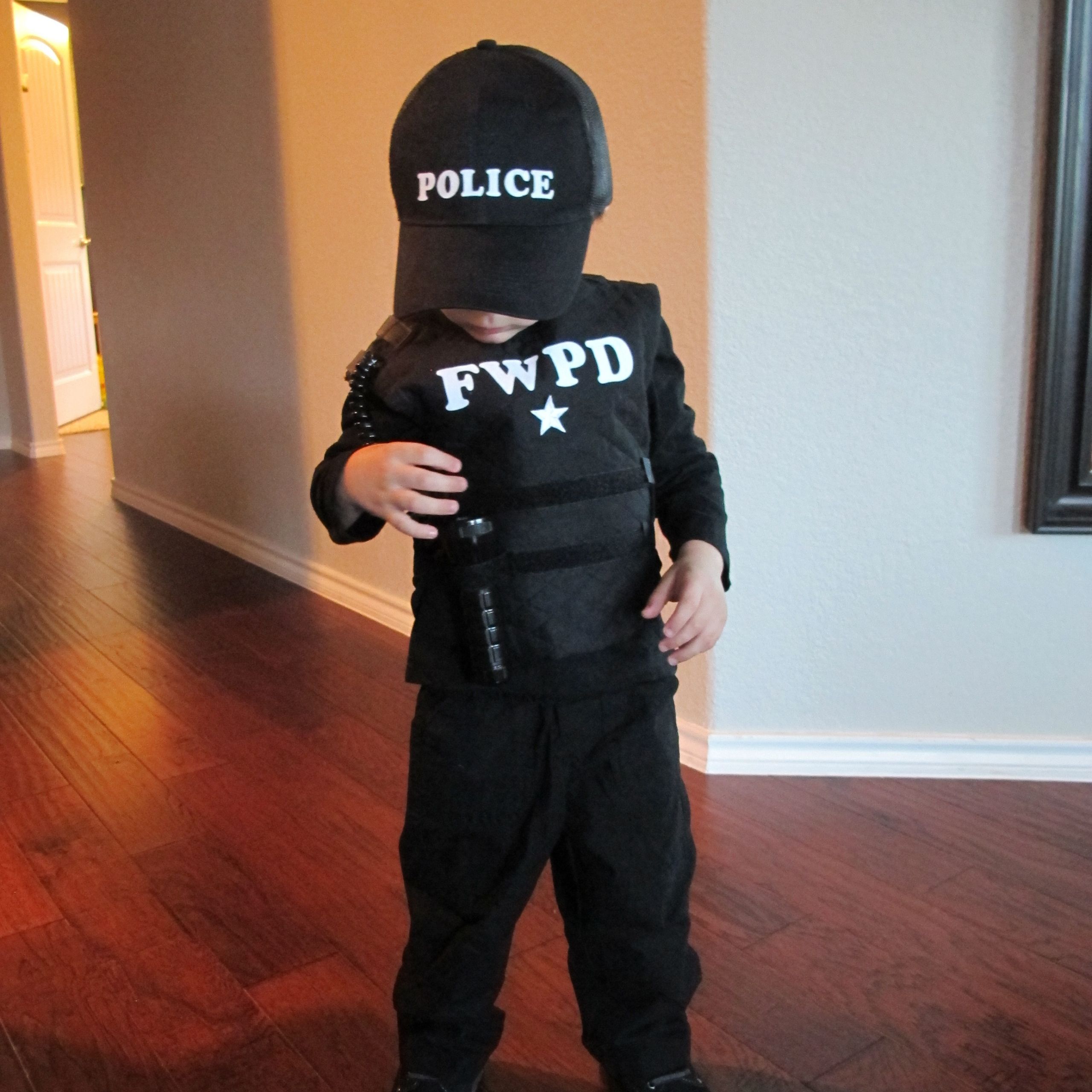 DIY Cop Costume
 police costume