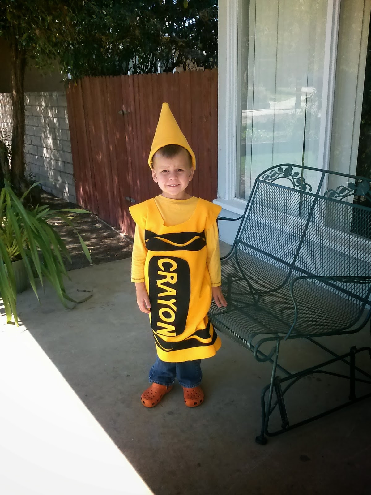 DIY Crayon Costume
 Mommy Lessons 101 DIY Crayon Costume for less than $5