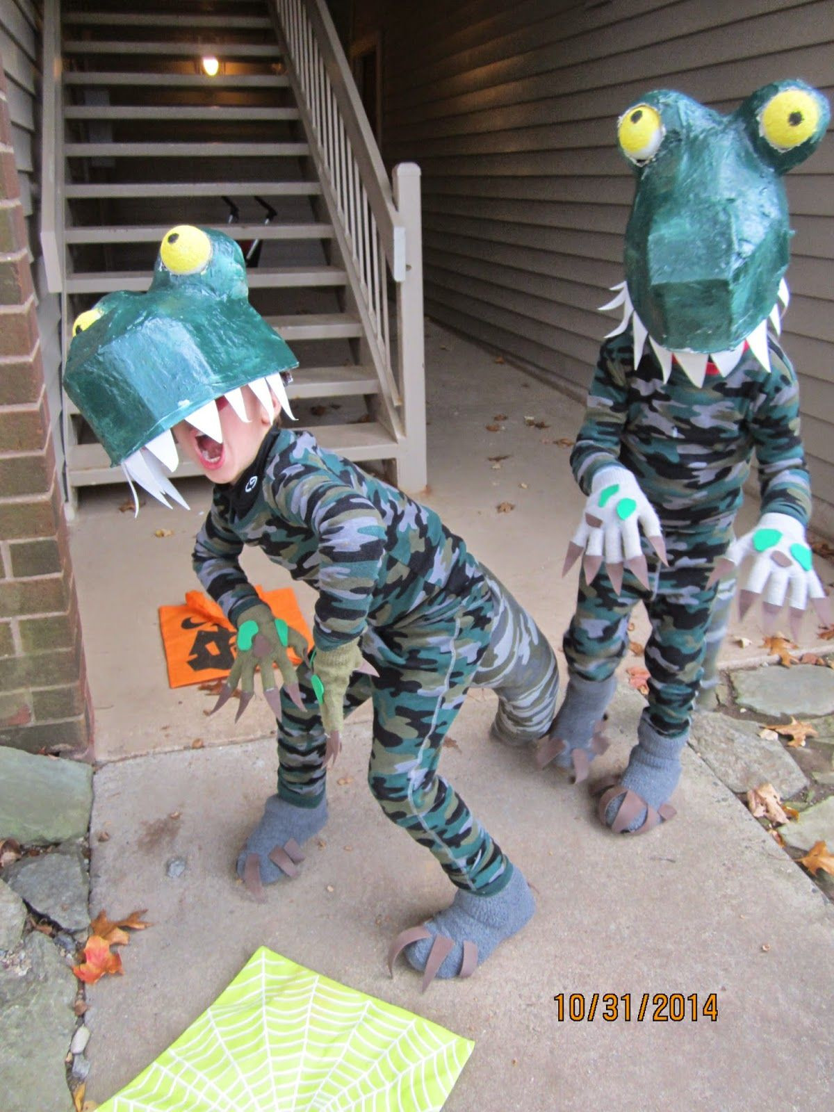 DIY Dinosaur Costume
 DIY T Rex costumes
