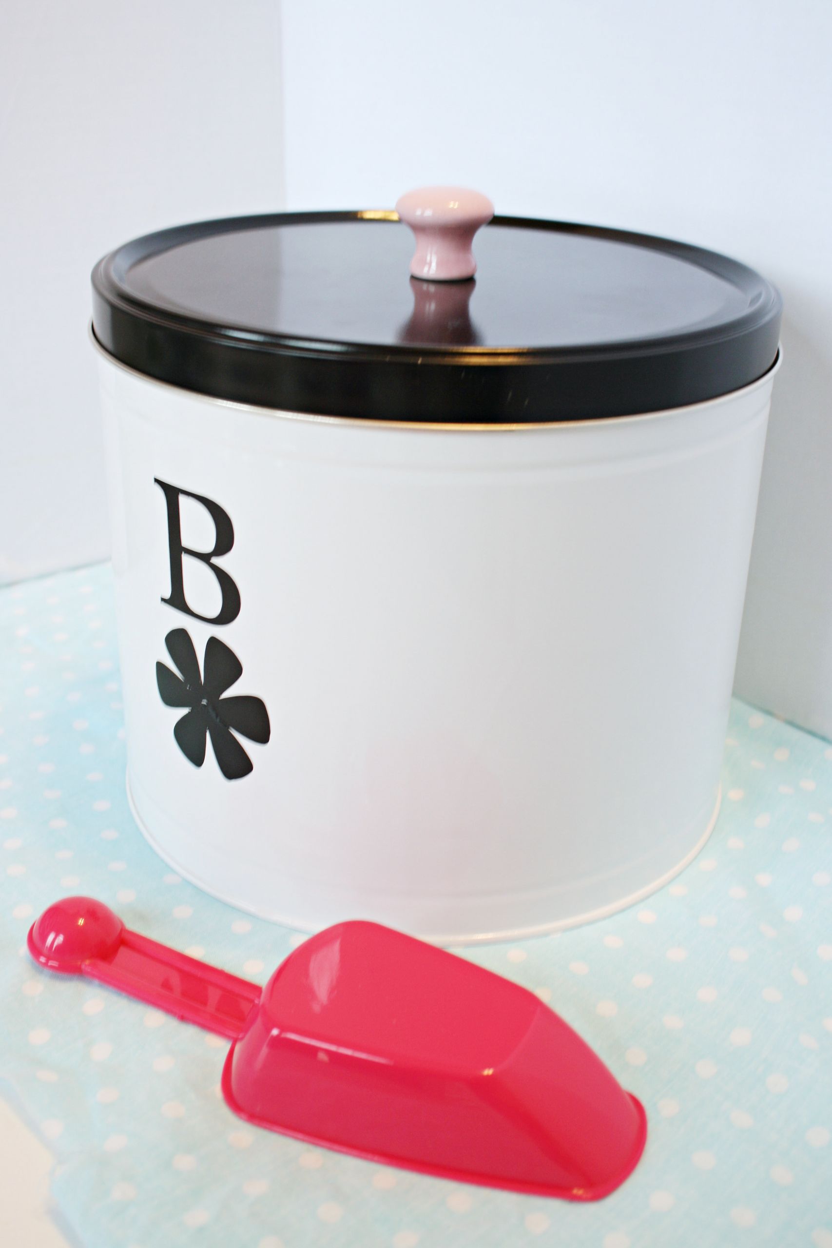 DIY Dog Food Container
 DIY Pet Food Container