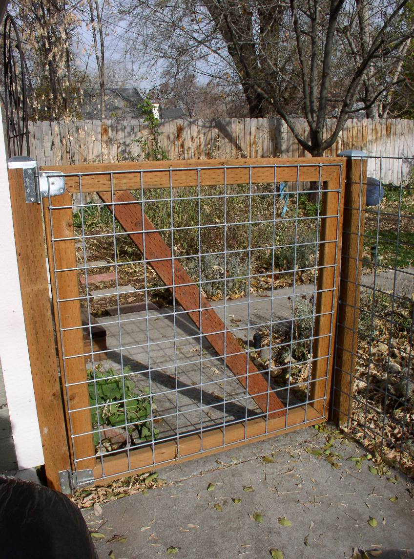 DIY Dog Run
 Cheap Fence Ideas For Dogs In DIY Reusable And Portable