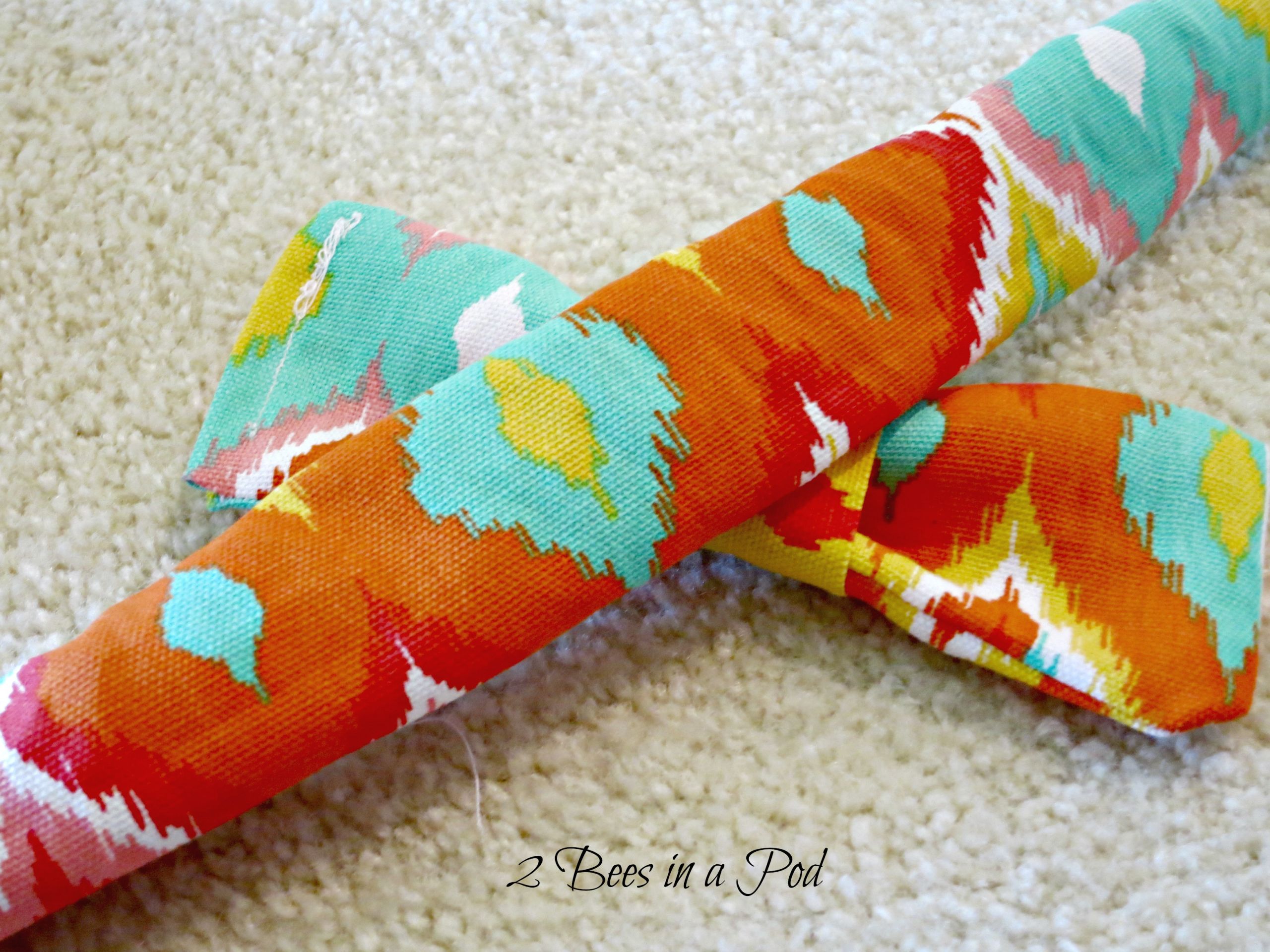 DIY Double Dog Tie Out
 Easy DIY Festive Bow Tie for the Family Dog 2 Bees in