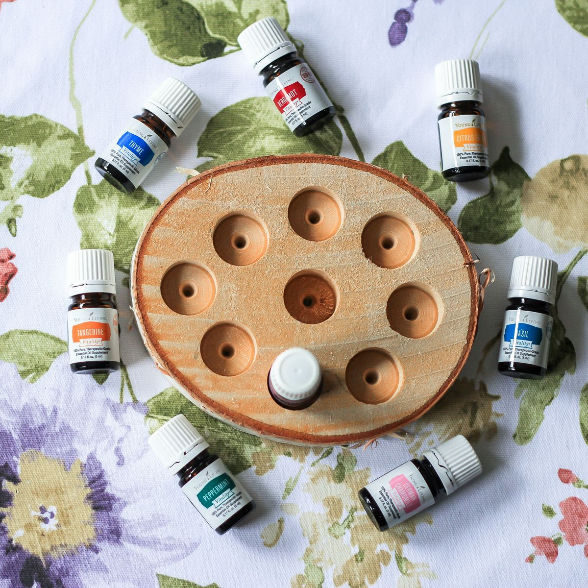 DIY Essential Oil Organizer
 DIY Wood slice essential oil holder