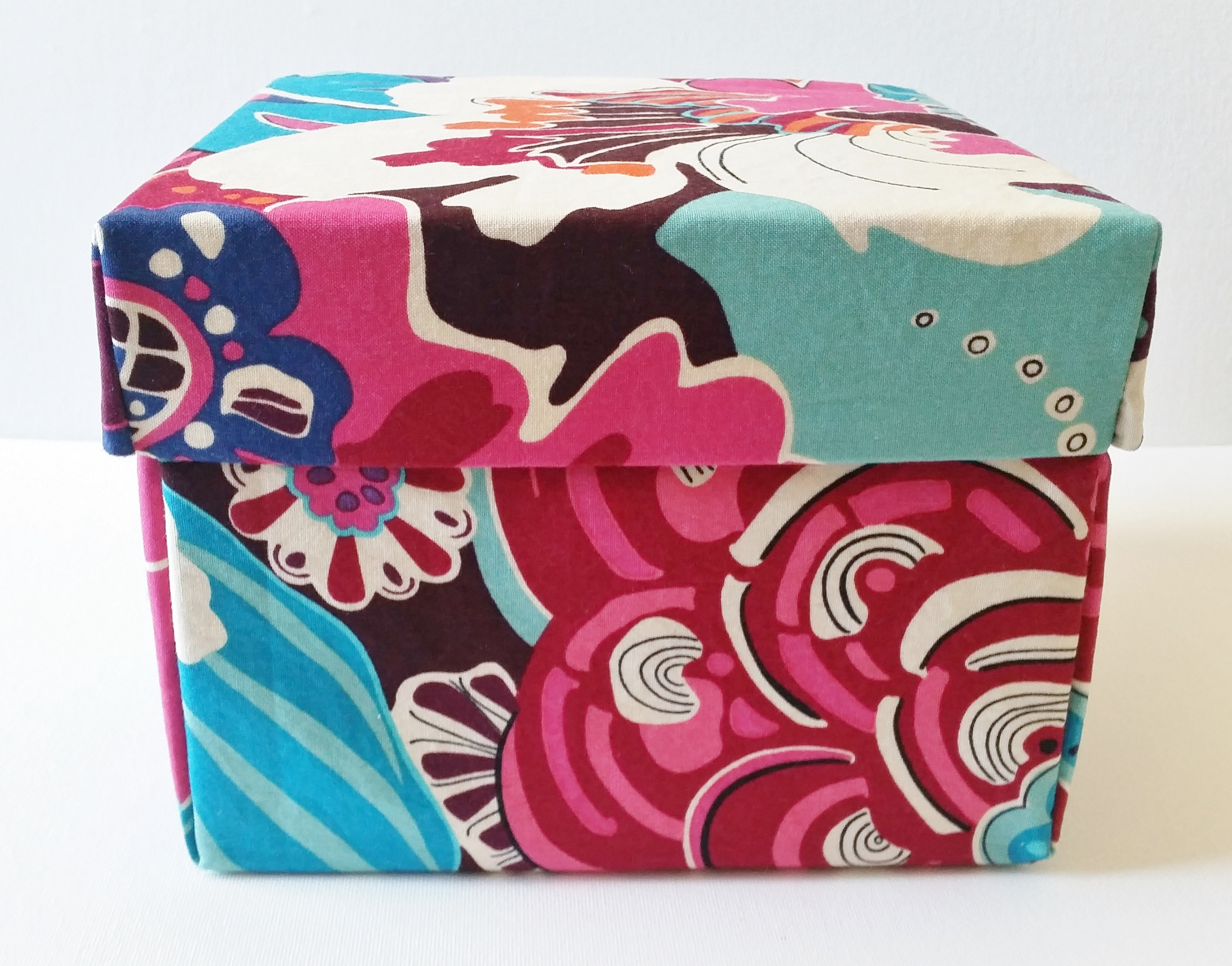 DIY Fabric Box
 DIY Fabric Box With Lid Tutorial