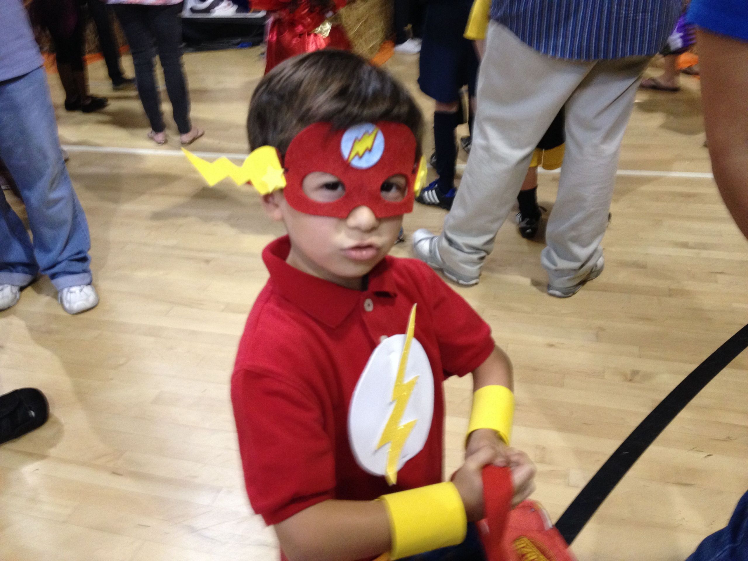 DIY Flash Costume
 Pin on Halloween fun