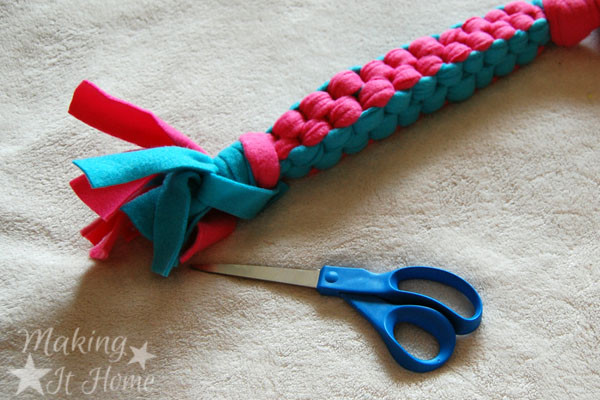 DIY Fleece Dog Toy
 25 Contemporary DIY Projects For Your Dog or Cat