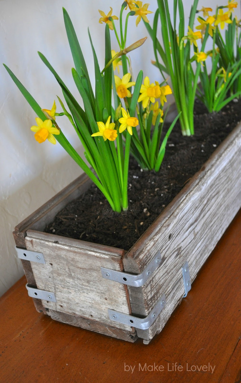 DIY Flower Boxes
 DIY Rustic Wood Planter Box Make Life Lovely