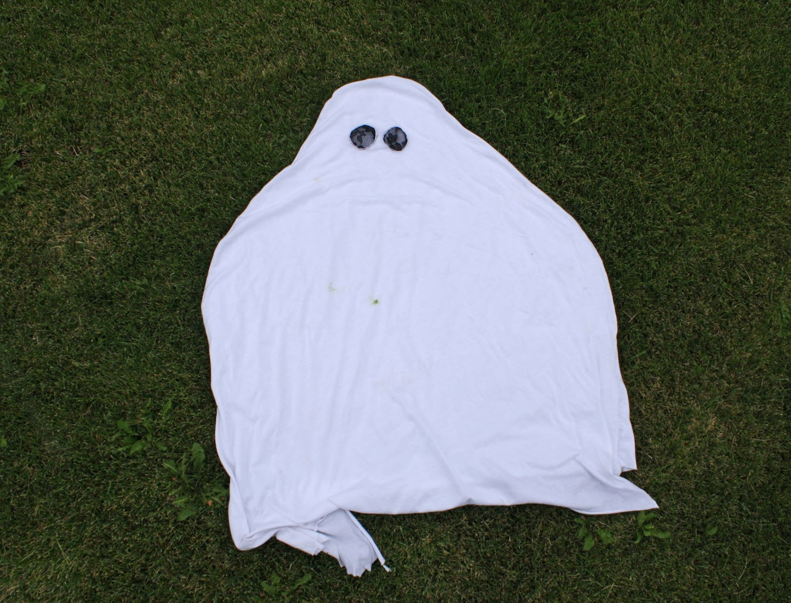 DIY Ghost Costume
 Running With Scissors Easy DIY Ghost Costume