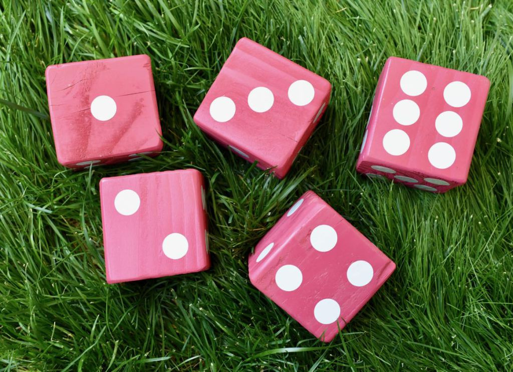 DIY Giant Outdoor Games
 DIY Outdoor Games You Have To Try This Summer Resin Crafts