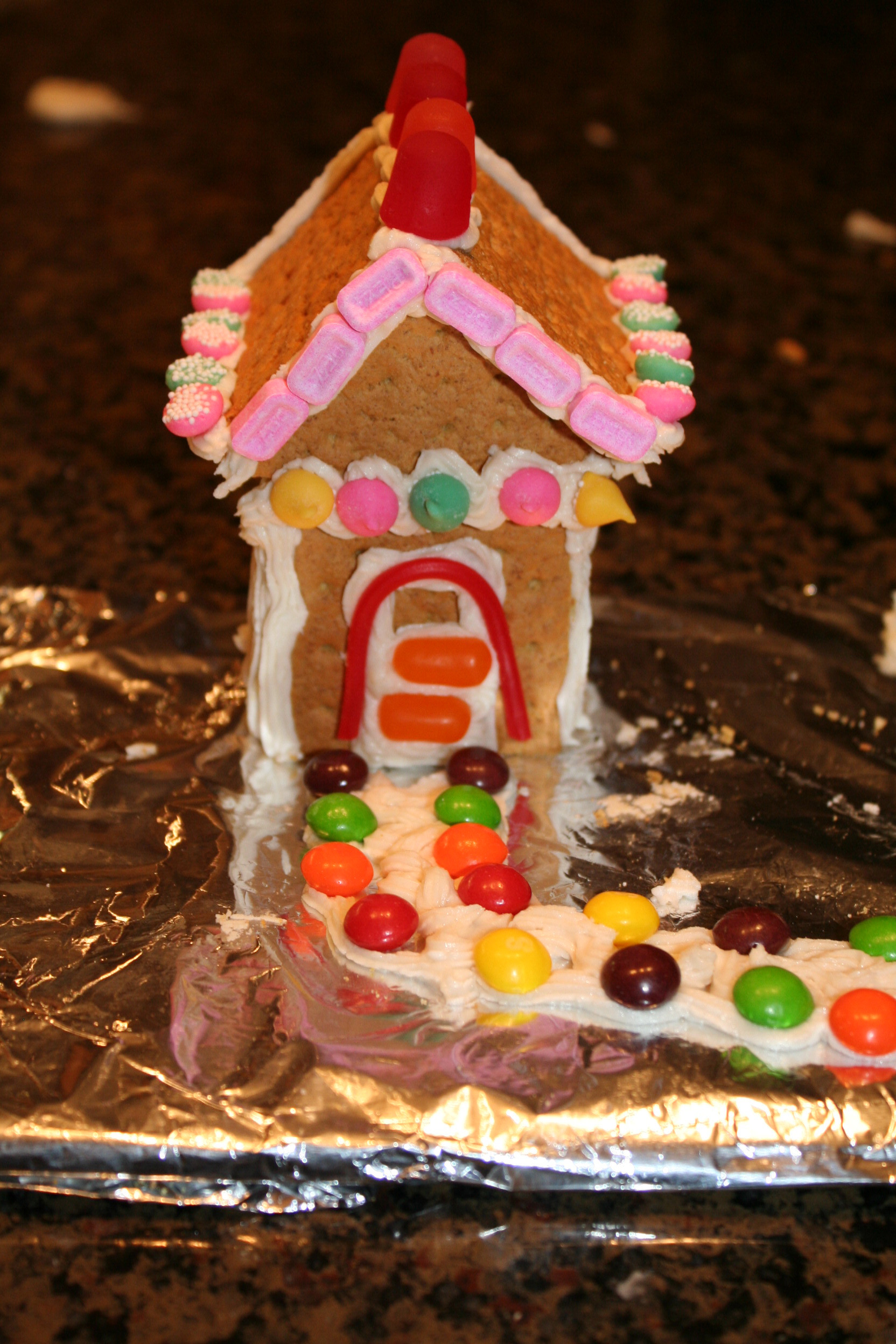 DIY Gingerbread House Graham Crackers
 Holiday DIY Graham Cracker Gingerbread House Mommysavers