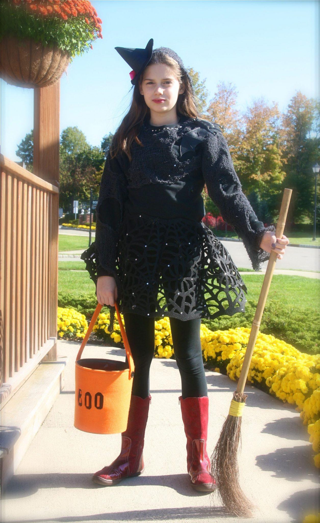 DIY Girls Halloween Costumes
 DIY Trendy Witch Costume for Tween Teen Girls