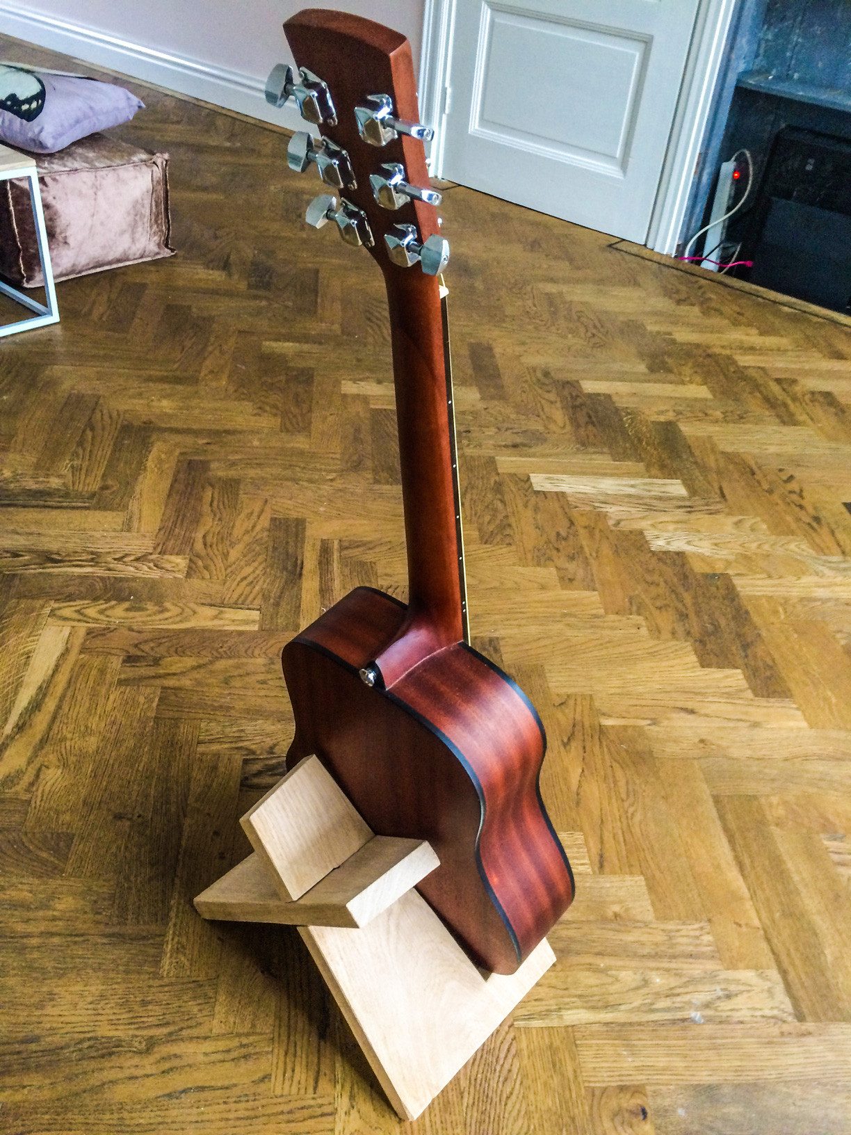 DIY Guitar Rack
 Build This Simple Guitar Stand from a Single Board of Wood
