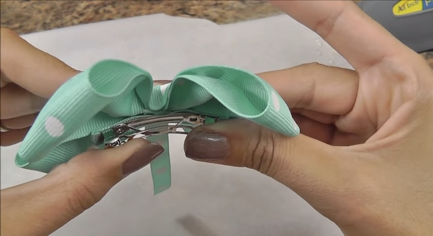 DIY Hair Bow Tutorials
 Easy DIY Hair Bow Tutorial