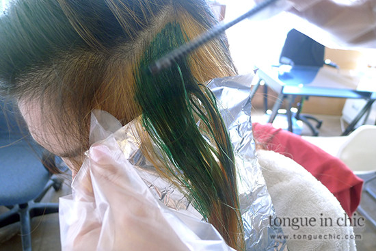 DIY Hair Streak
 How To Achieve Bright Coloured Streaks of Hair at Home
