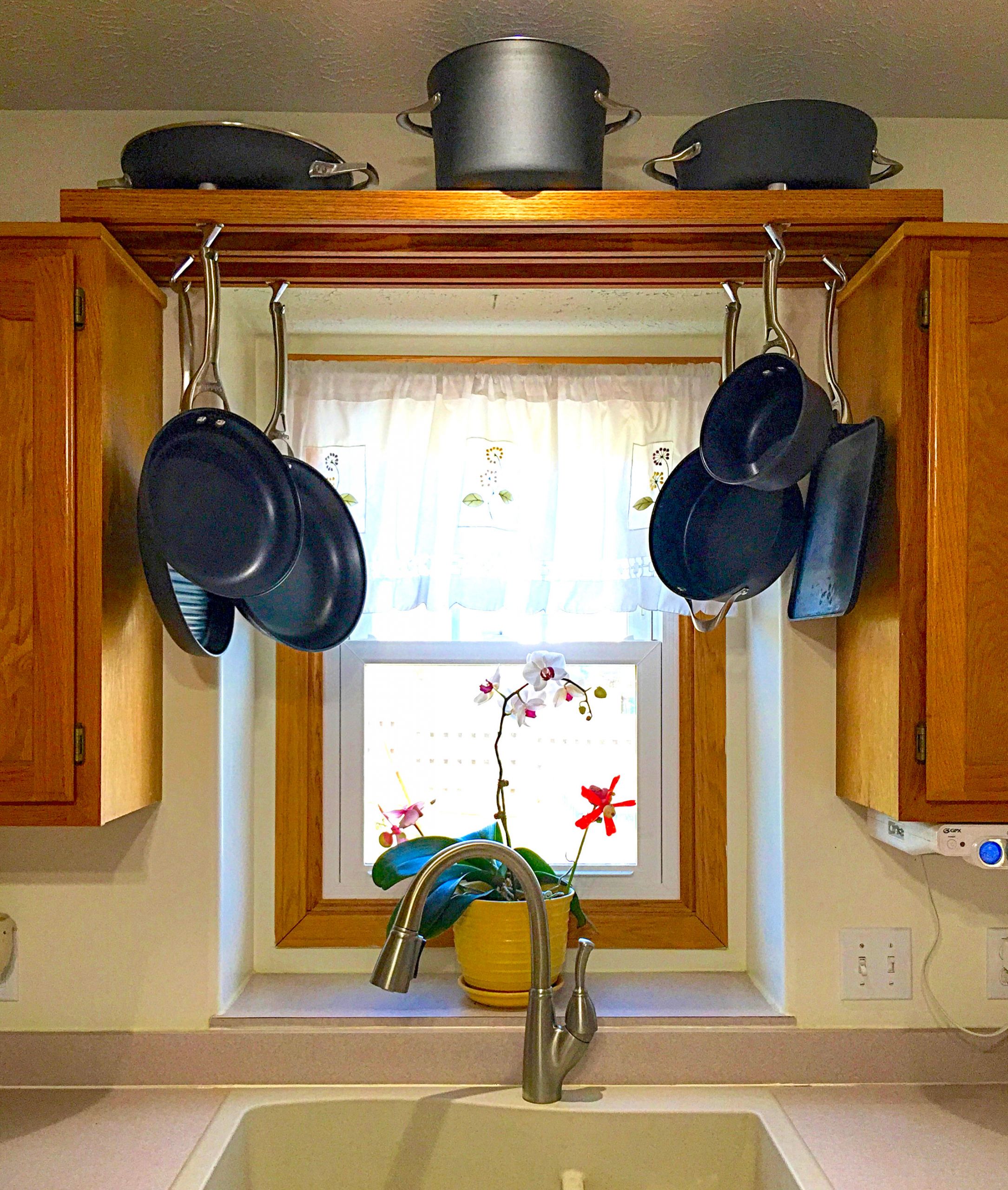 DIY Hanging Pan Rack
 Make use of space over the kitchen sink with this DIY pot