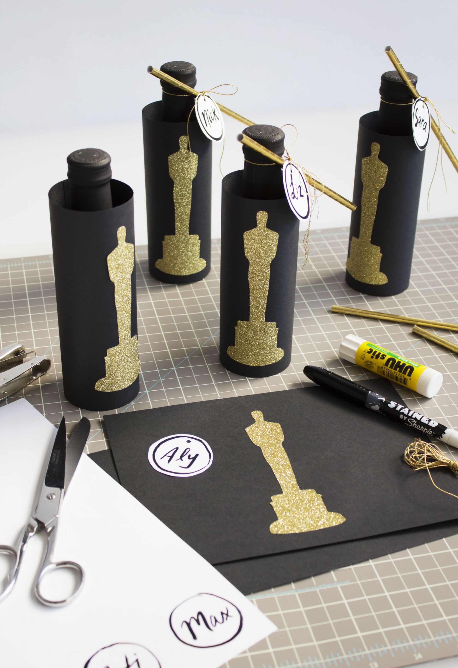 DIY Hollywood Party Decorations
 Four DIY Projects to Make Your Oscar Party Ultra Fabulous