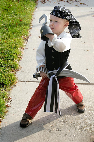 DIY Kid Pirate Costume
 Itty Bitty Halloween Ideas DIY Pirate Costumes For Kids