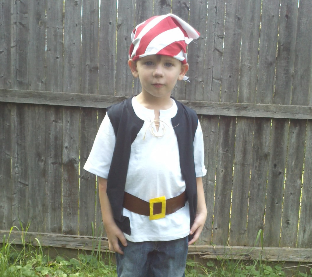 DIY Kid Pirate Costume
 Quick and easy pirate costumes take kids to Neverland