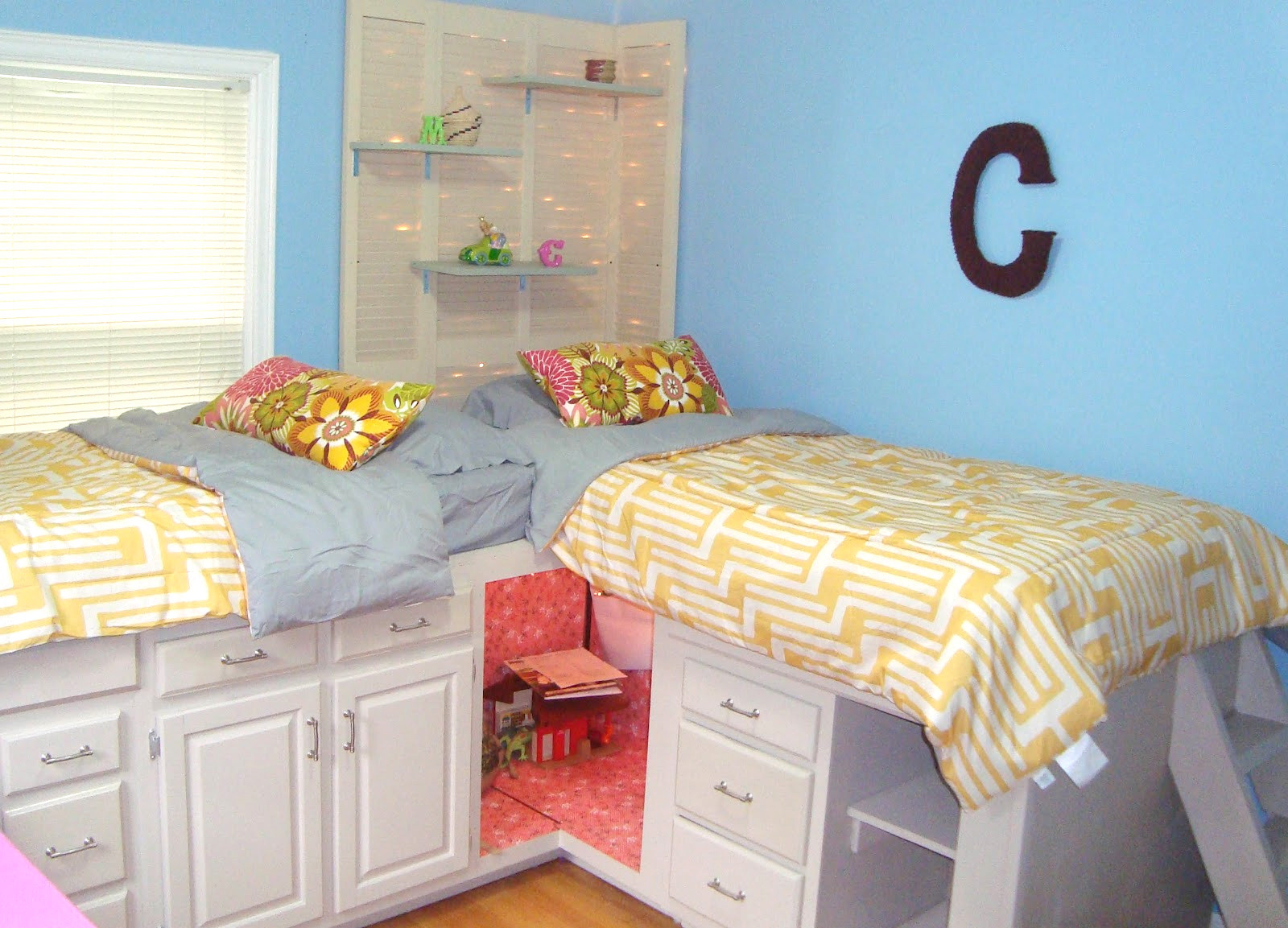 DIY Kids Bed With Storage
 8 DIY Storage Beds to Add Extra Space and Organization to