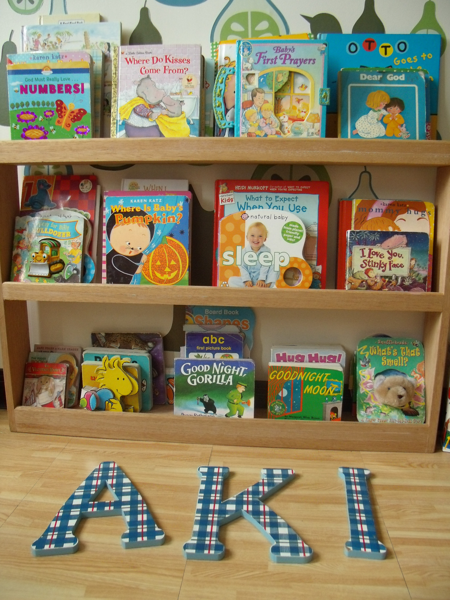 DIY Kids Books
 DIY Cardboard Bookcase – Familia Kiki