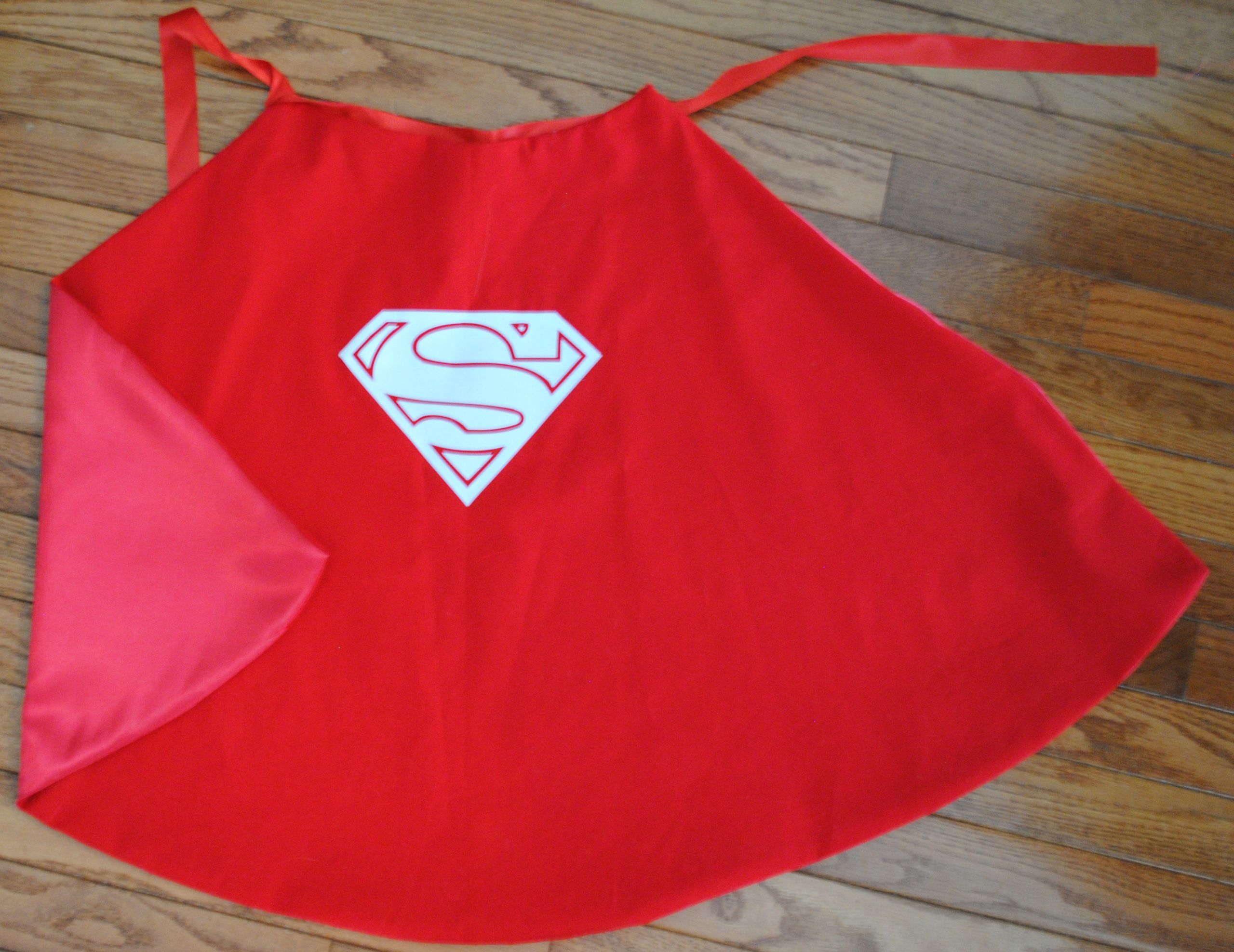DIY Kids Cape
 15 Minute LINED Superhero Capes PLUS the best sewing tip